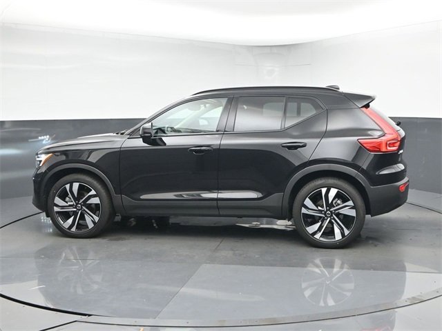 Used 2024 Volvo XC40 B5 Plus w/ Climate Package image 5