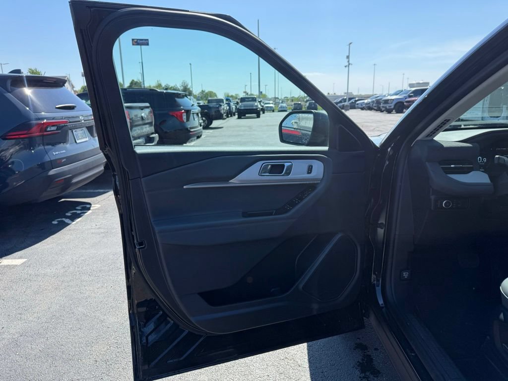 New 2026 Ford Explorer Active w/ Active Comfort Package AWD/4WD image 13