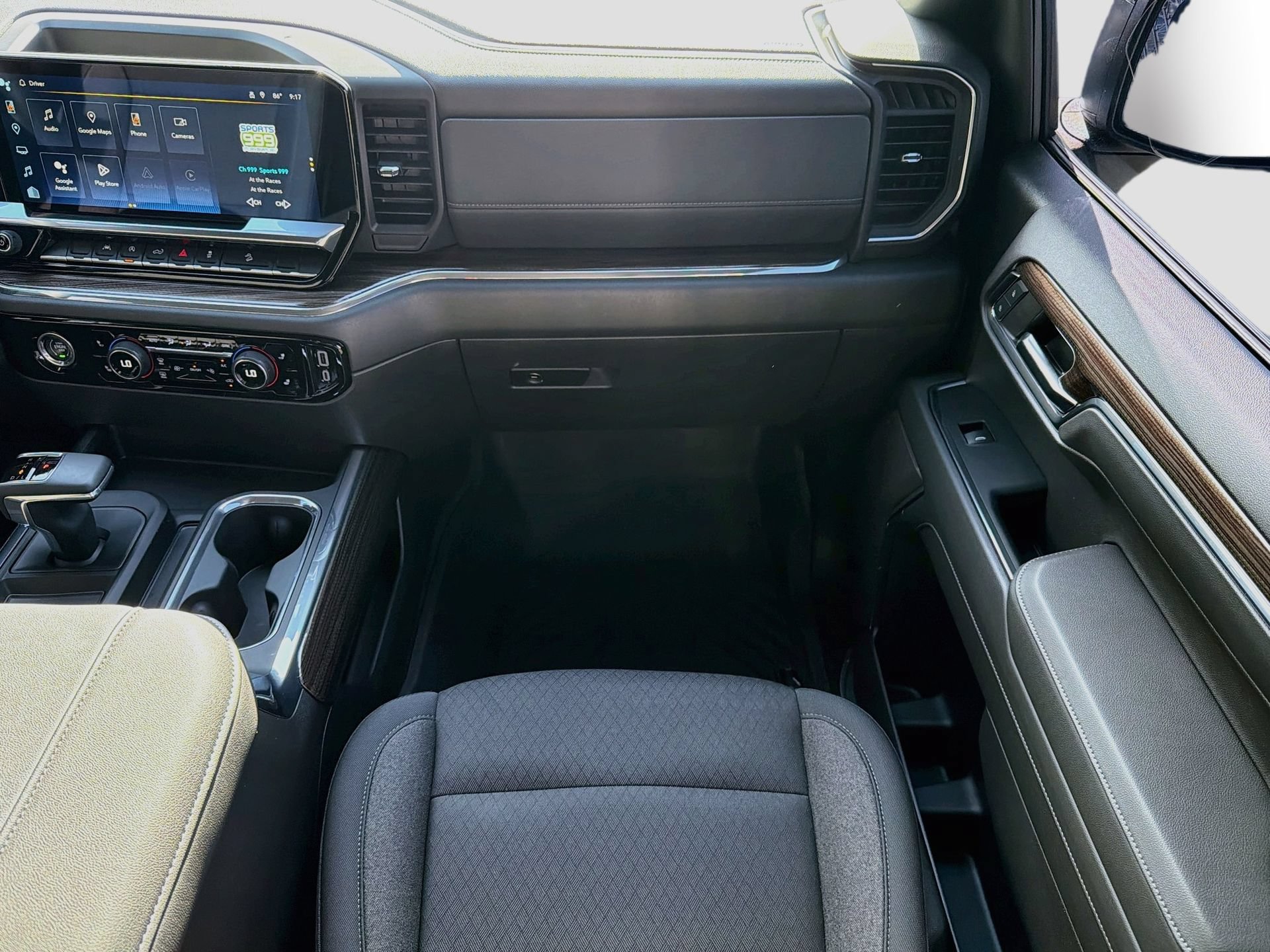 Used 2024 Chevrolet Silverado 1500 LT Trail Boss AWD/4WD image 17