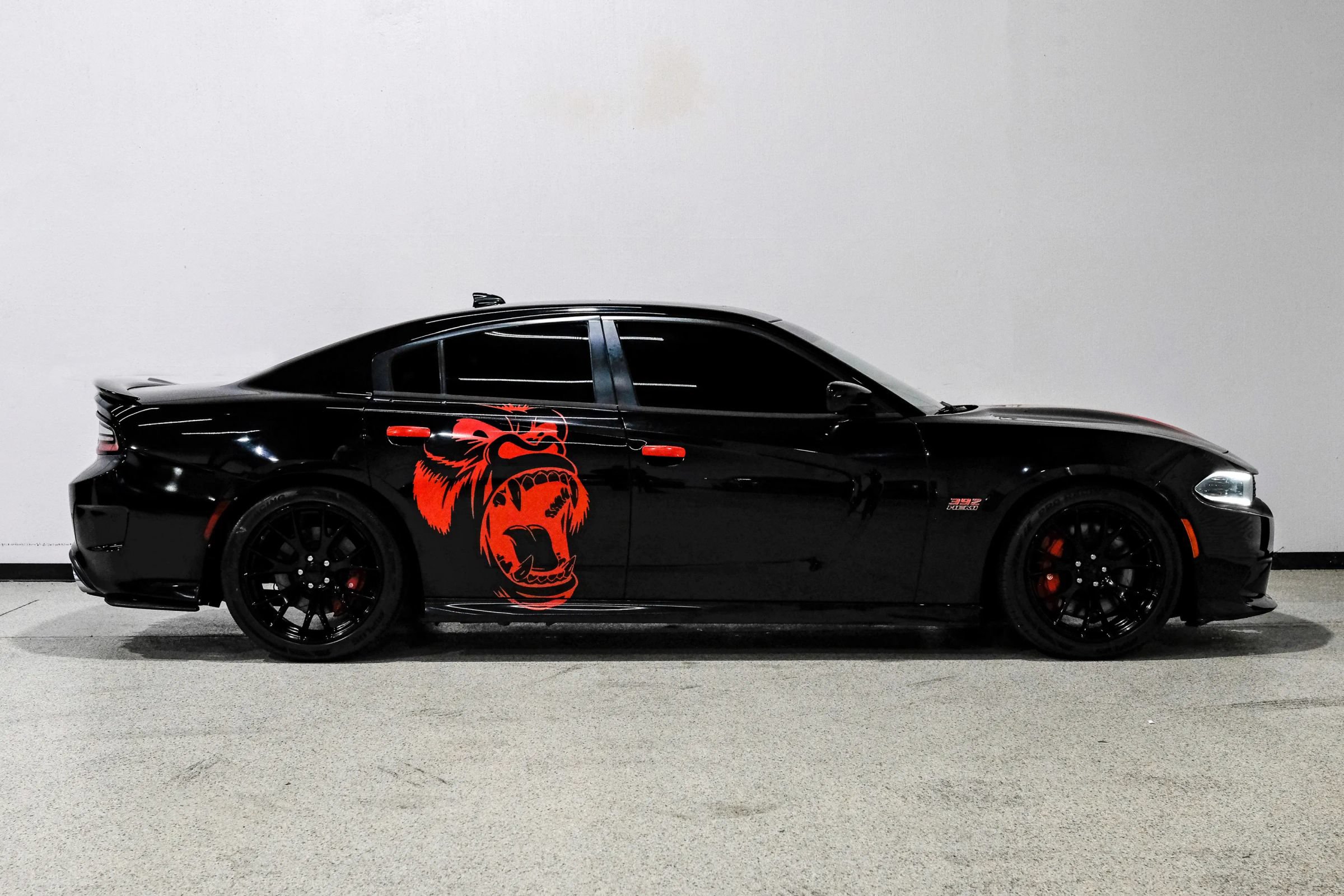 Used 2016 Dodge Charger SRT w/ Harman/Kardon Audio Group RWD image 5
