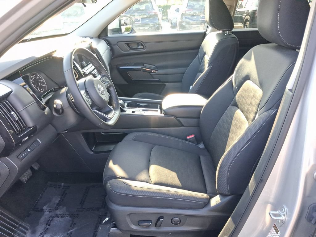 Used 2024 Nissan Pathfinder SV FWD image 13