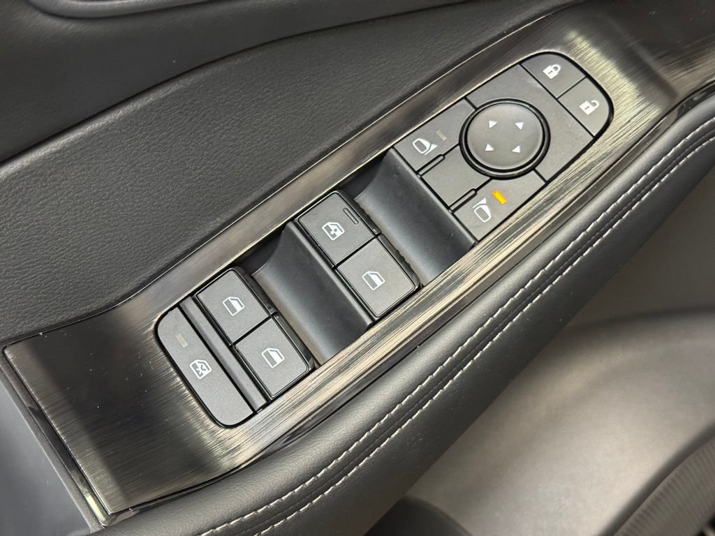 Certified 2026 Nissan Rogue SV AWD/4WD image 9