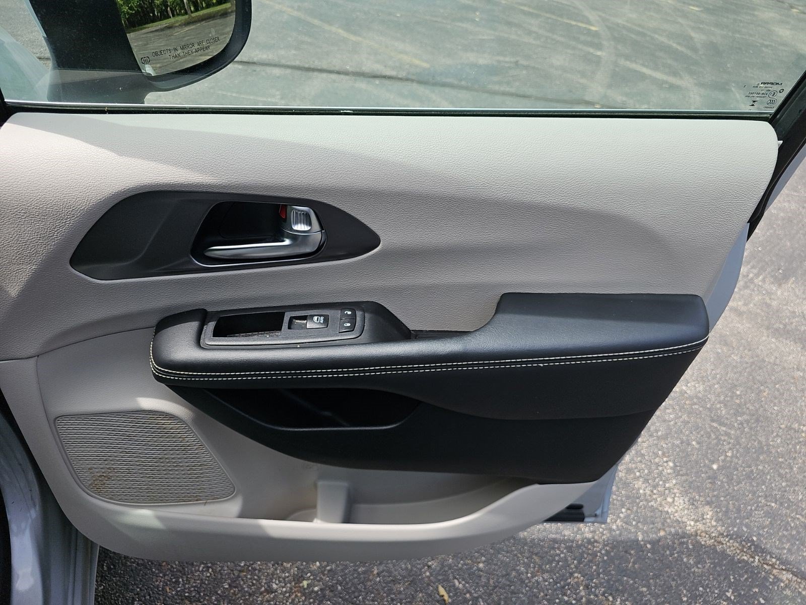 Used 2023 Chrysler Pacifica Touring-L FWD image 14