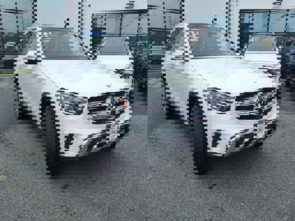 Used 2022 Mercedes-Benz GLC 300 4MATIC image 3