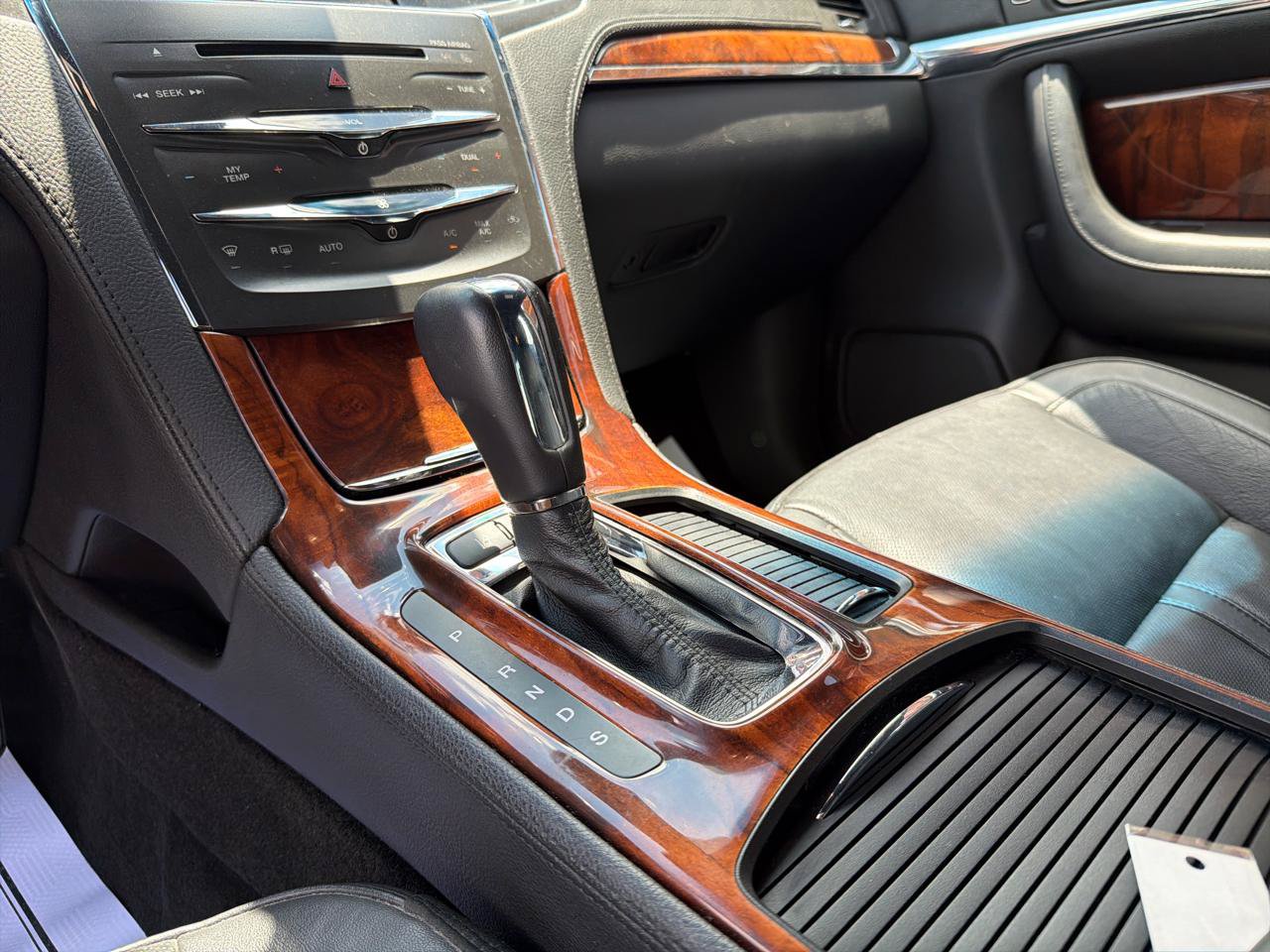 Used 2013 Lincoln MKS AWD image 12