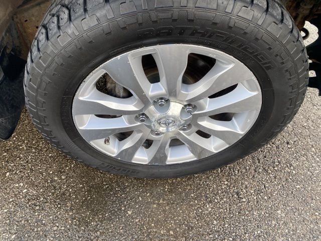 Used 2010 Toyota Sequoia Platinum image 29