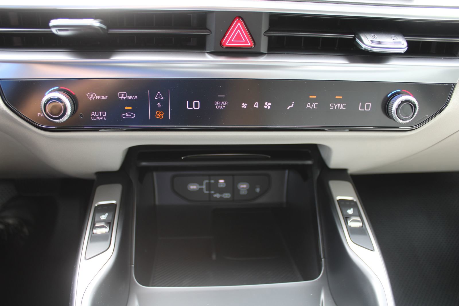 Certified 2025 Kia Sorento EX w/ EX Panoramic Sunroof Package image 46