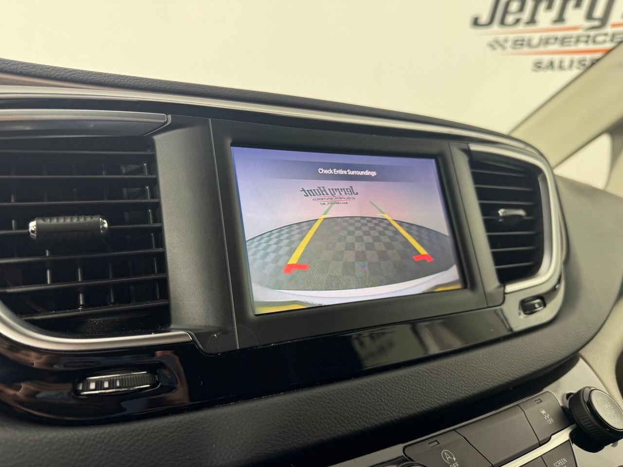 Used 2023 Chrysler Voyager LX FWD image 3