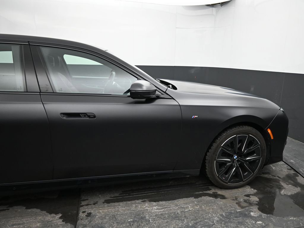 Used 2023 BMW 760i xDrive image 30