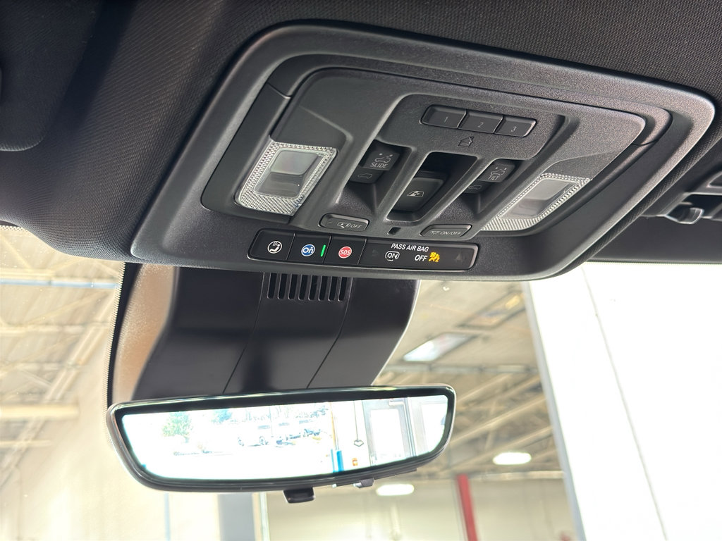 Used 2025 GMC Sierra 1500 AT4 w/ Technology Package AWD/4WD image 41