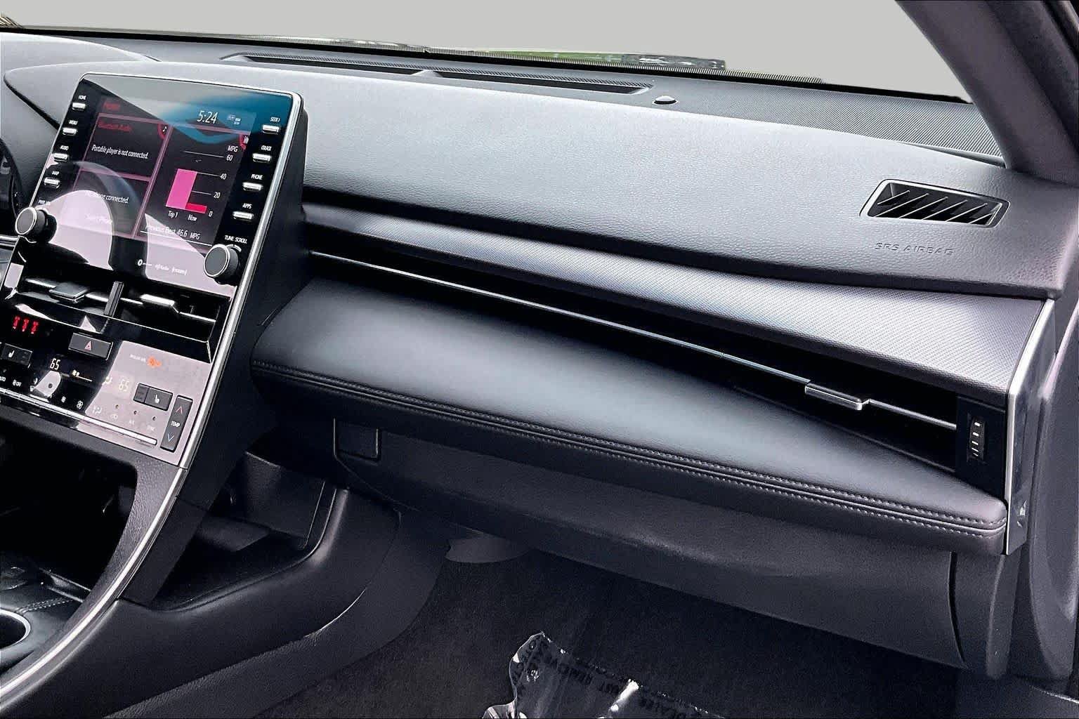 Used 2022 Toyota Avalon XSE FWD image 19