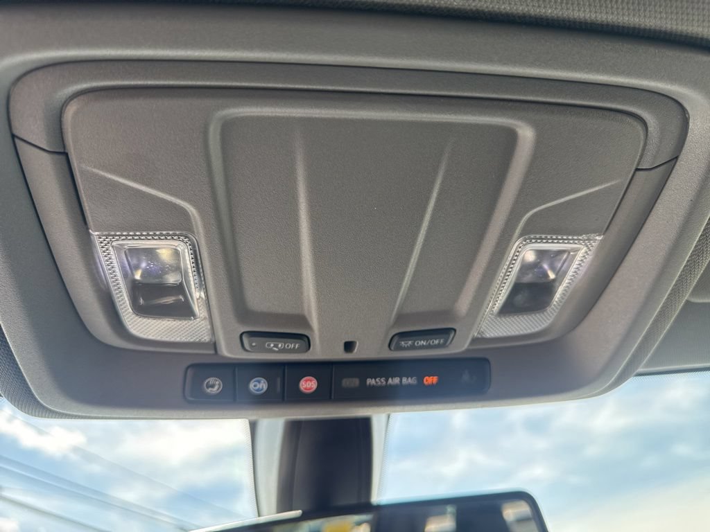 Used 2022 Chevrolet Silverado 1500 LT AWD/4WD image 27