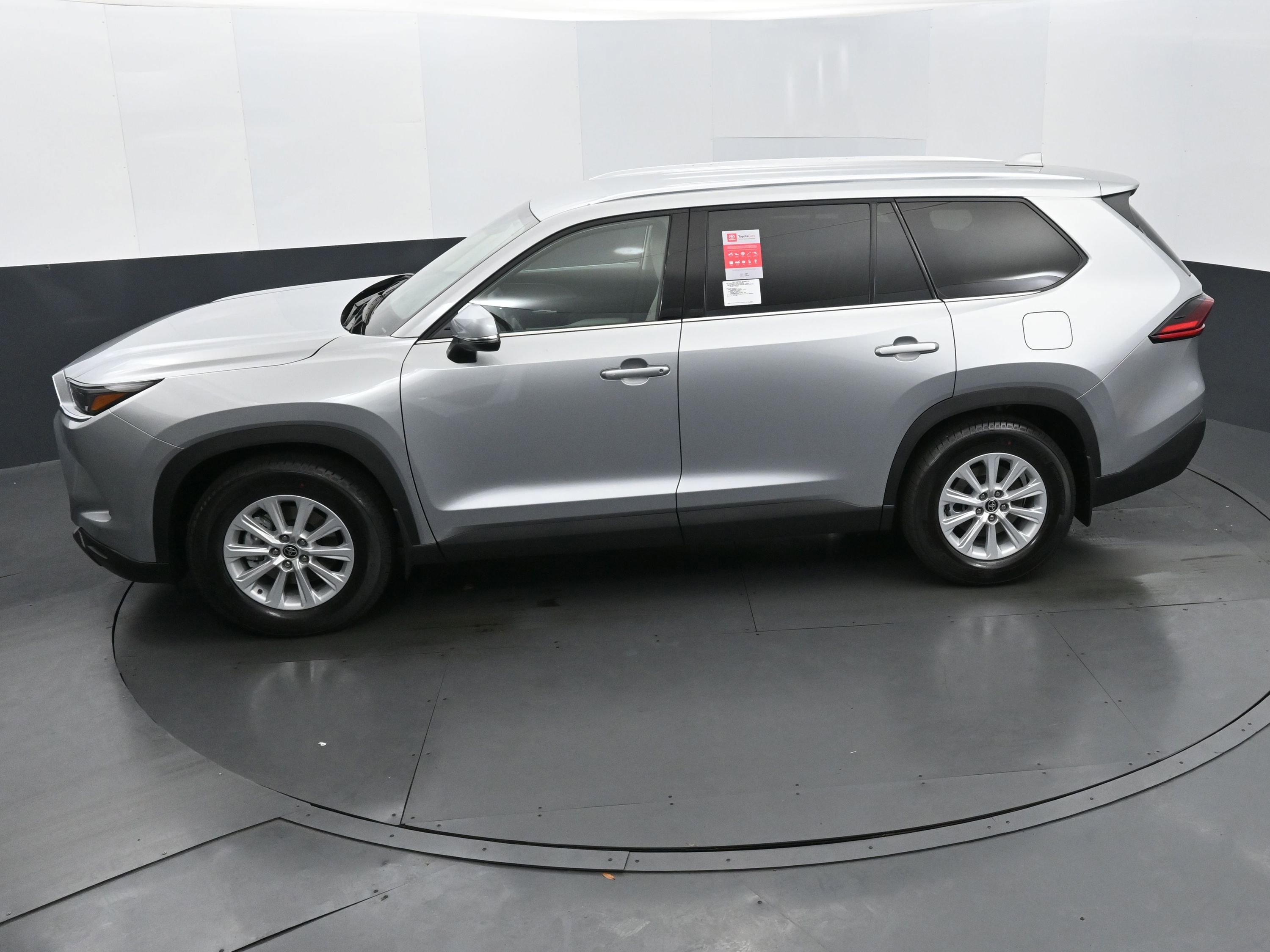 Used 2026 Toyota Grand Highlander XLE image 28