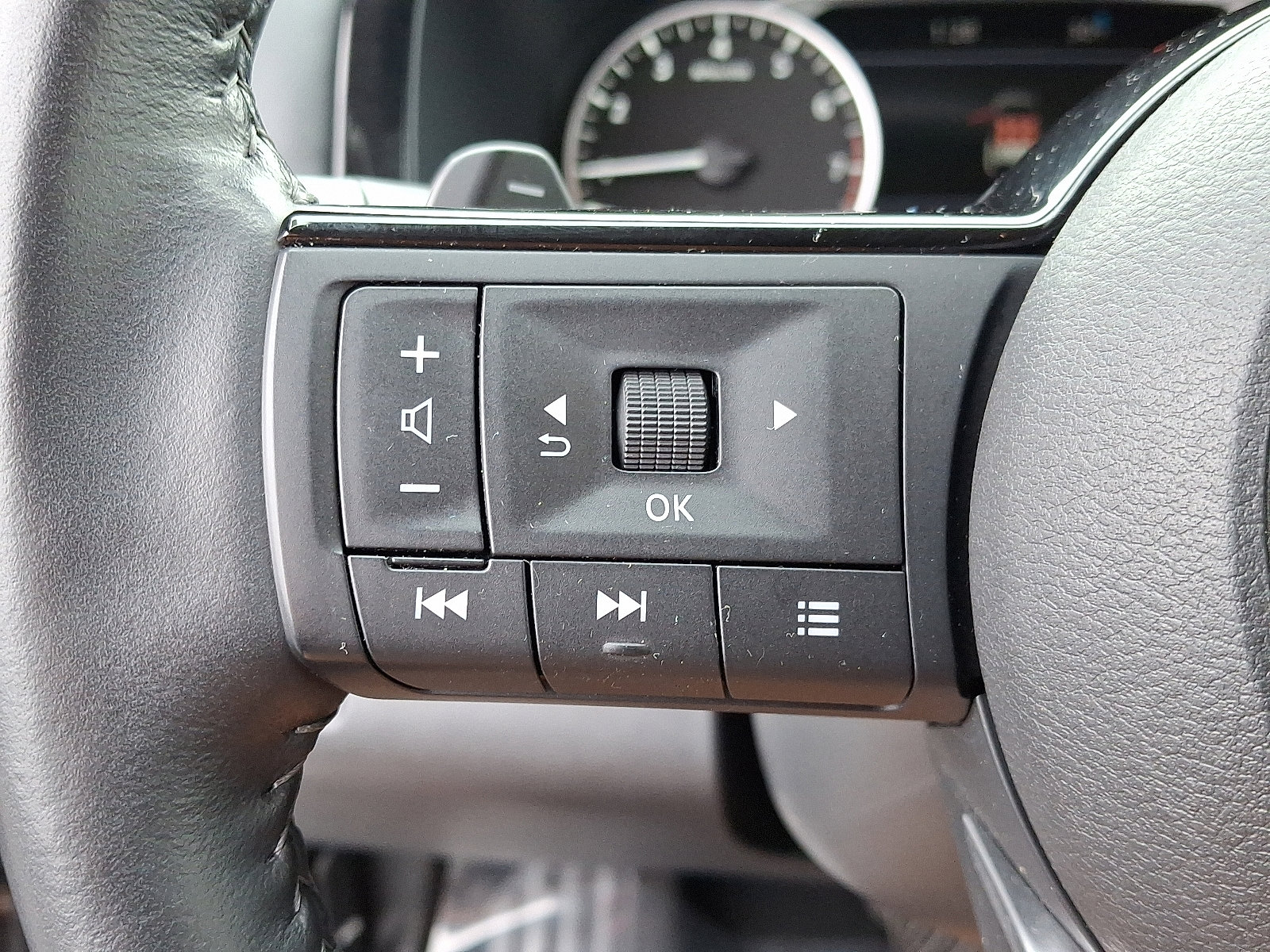 Certified 2023 Nissan Pathfinder SL w/ Lighting Package (N92) image 22