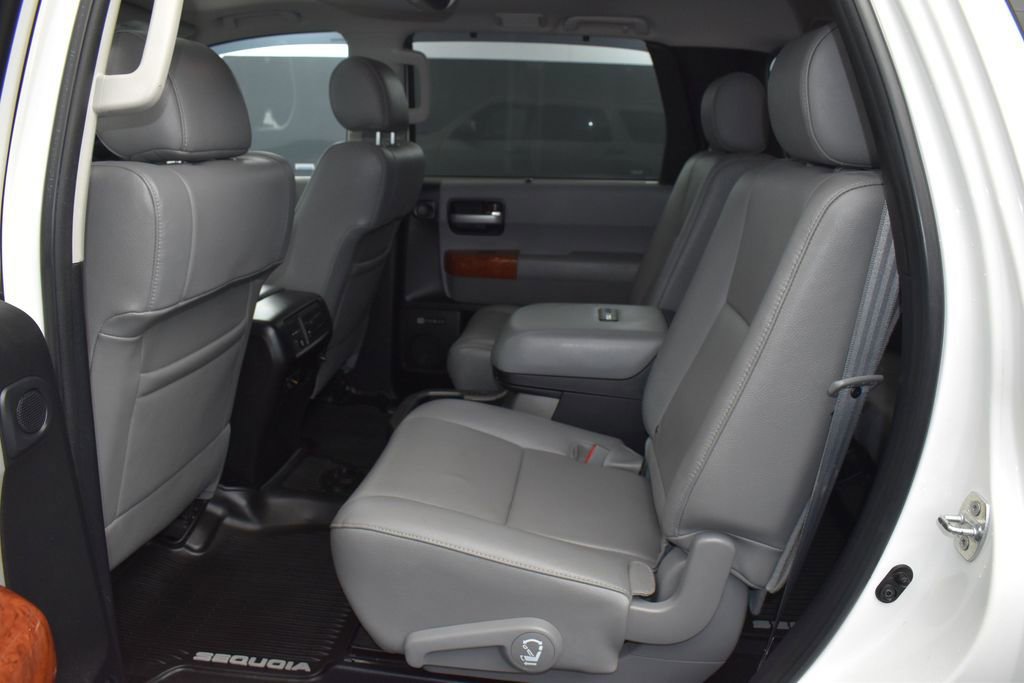 Used 2019 Toyota Sequoia Platinum AWD/4WD image 17