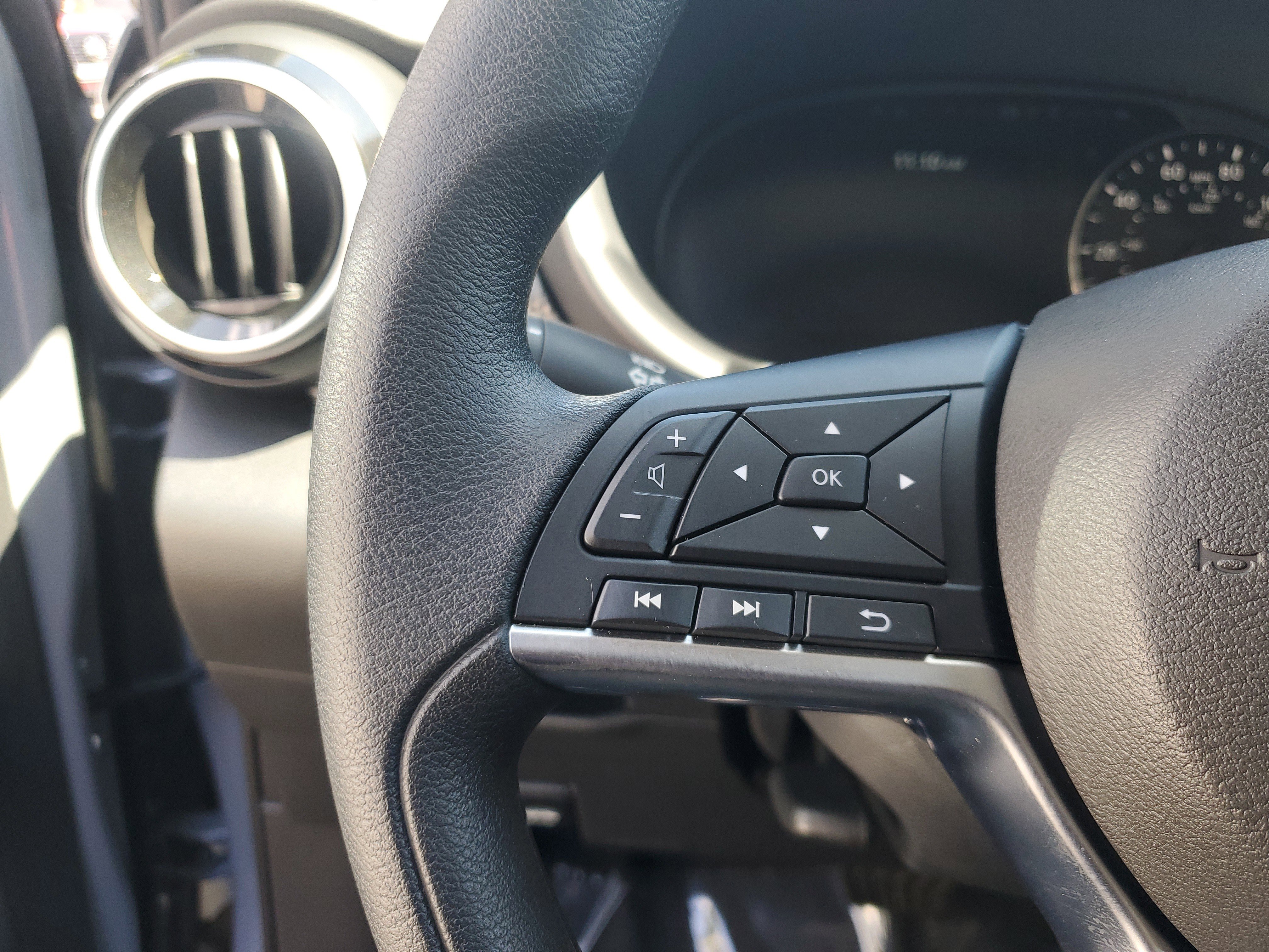 Certified 2024 Nissan Kicks SV image 17