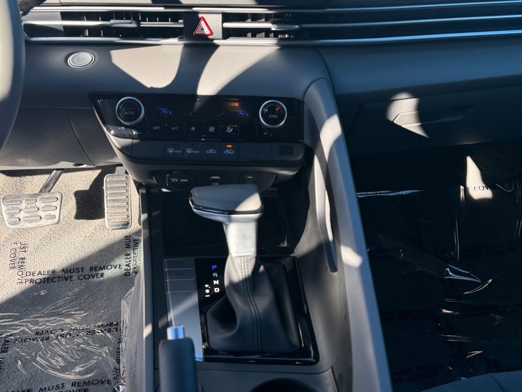 Certified 2025 Hyundai Elantra Sport image 11
