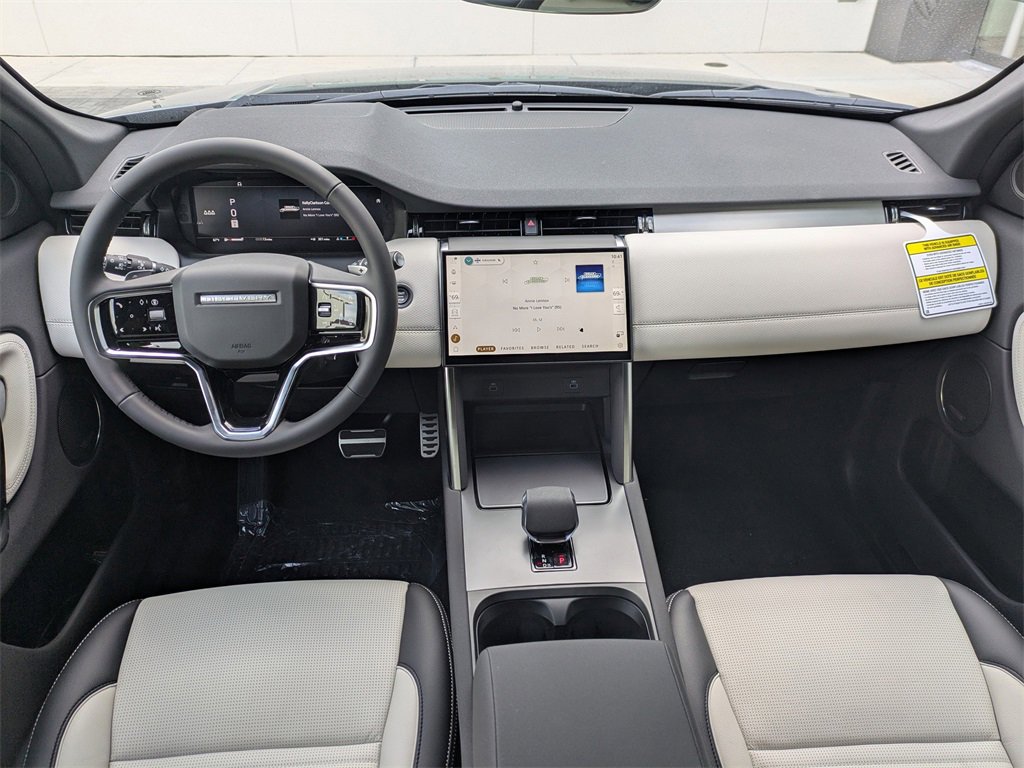 New 2025 Land Rover Discovery Sport Dynamic SE image 16