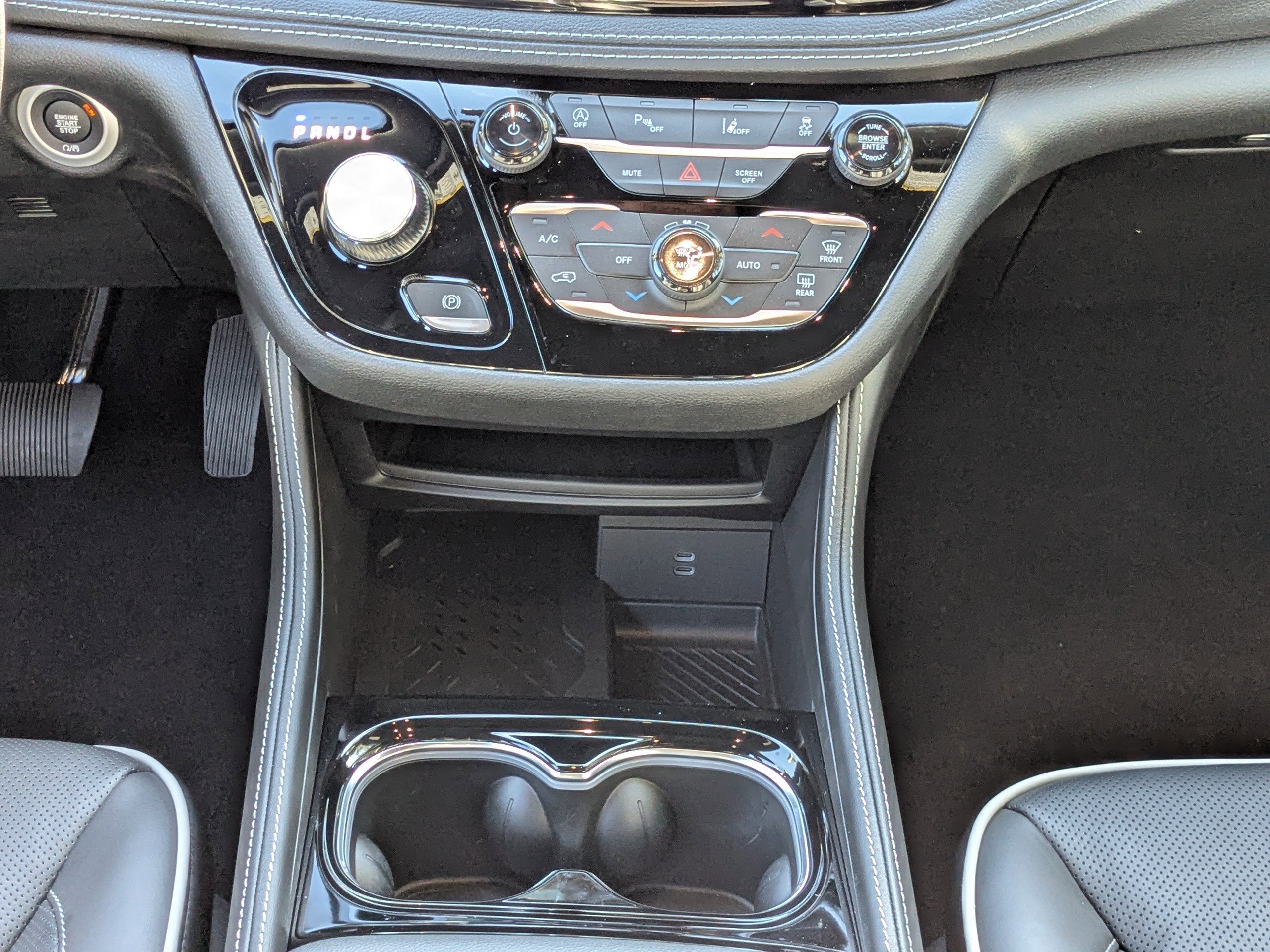 New 2026 Chrysler Pacifica Limited w/ S Appearance Package image 18