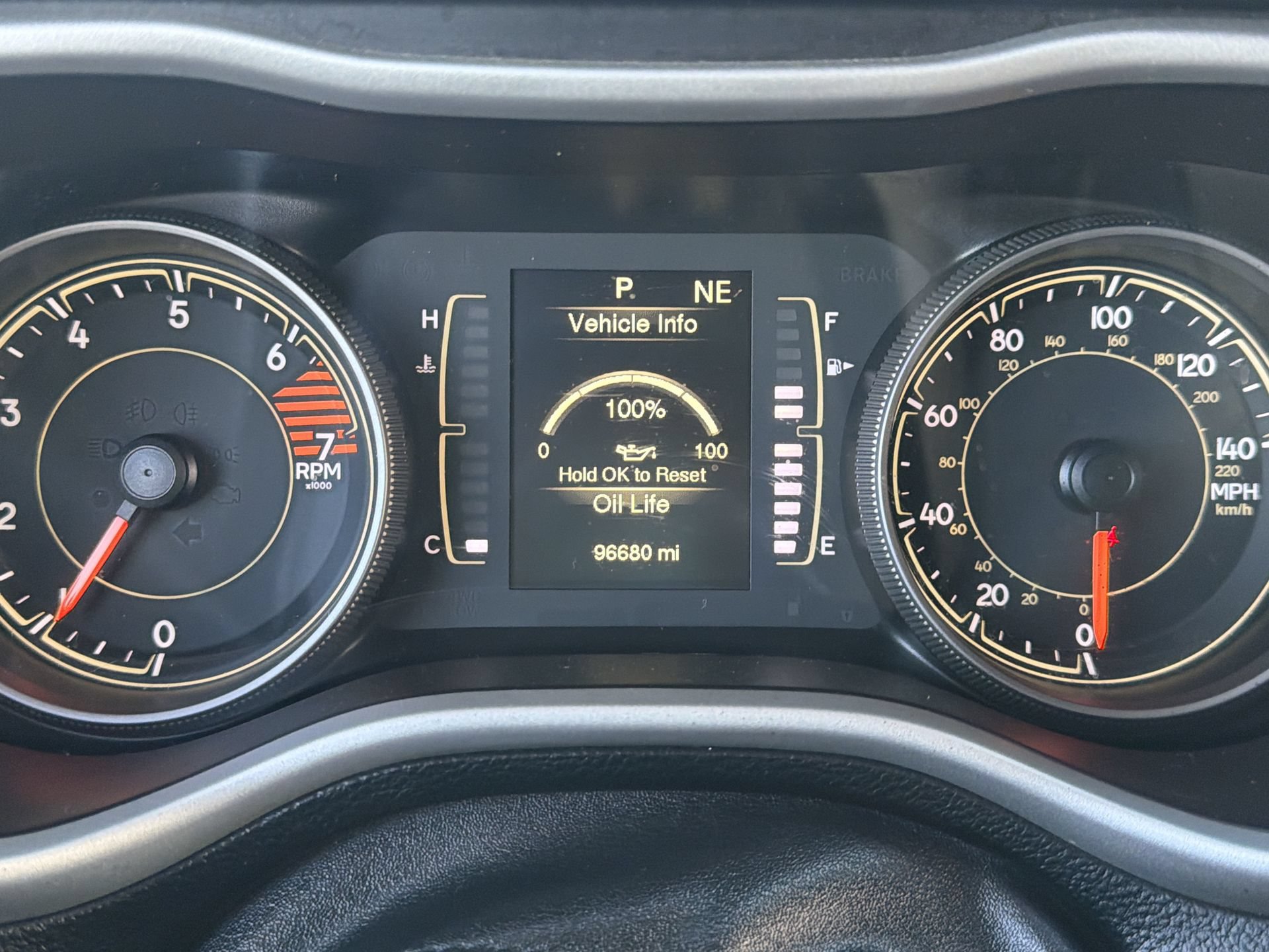 Used 2018 Jeep Cherokee Latitude Plus FWD image 15