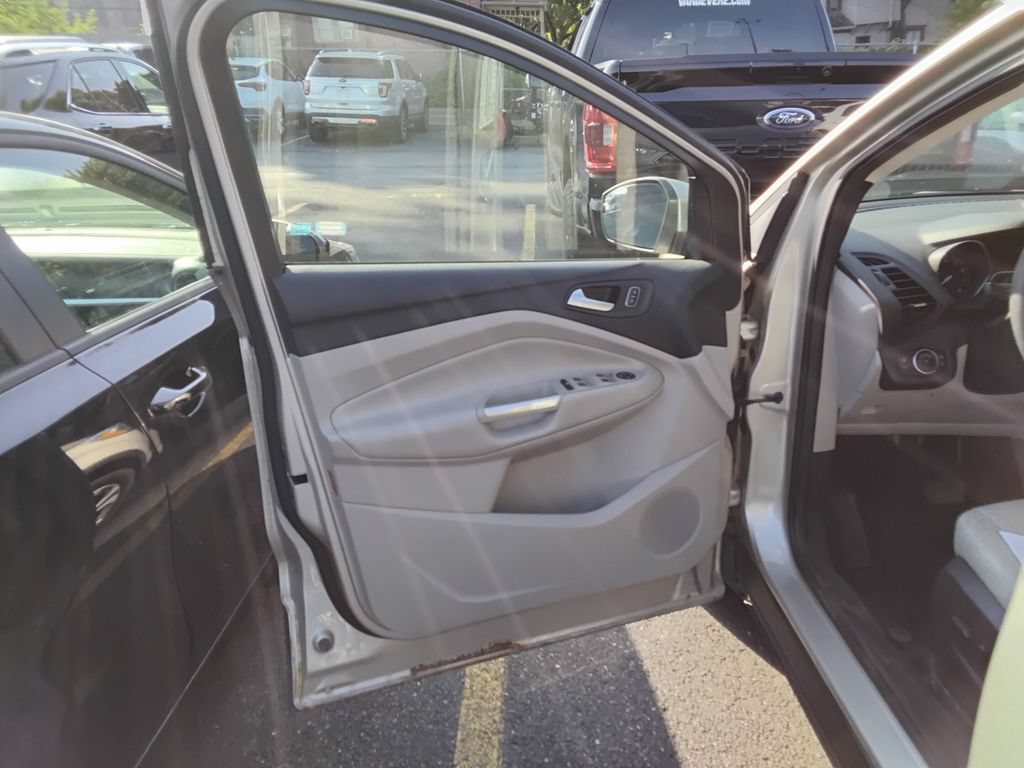 Used 2017 Ford Escape SE FWD image 8