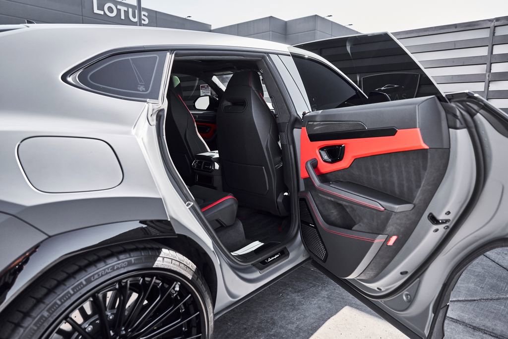 Used 2025 Lamborghini Urus S AWD/4WD image 25