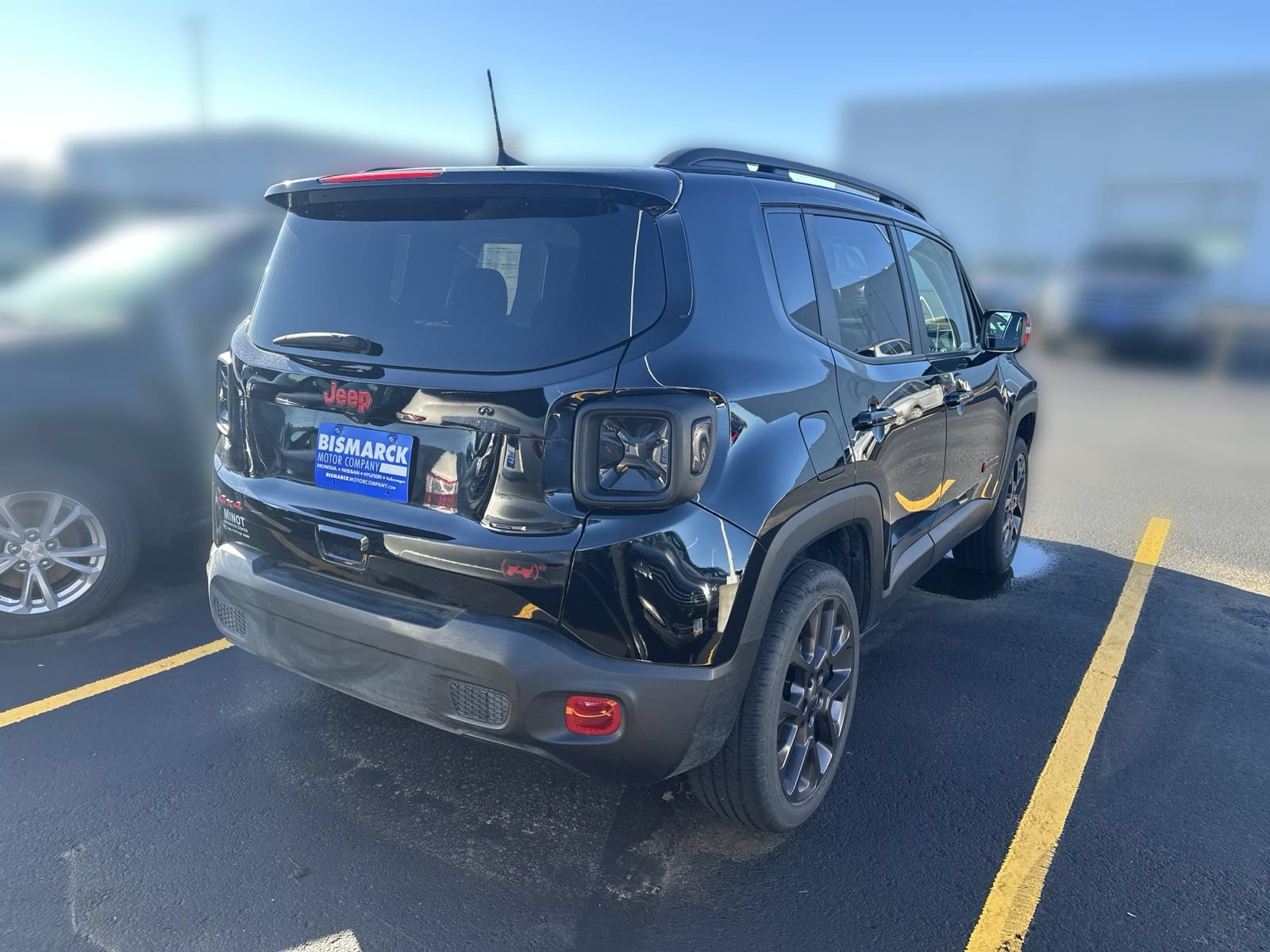 Used 2023 Jeep Renegade Latitude AWD/4WD image 3