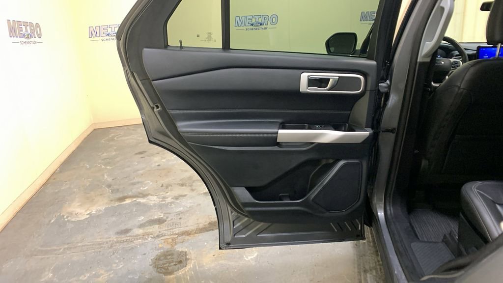 Certified 2022 Ford Explorer XLT w/ Equipment Group 202A image 23
