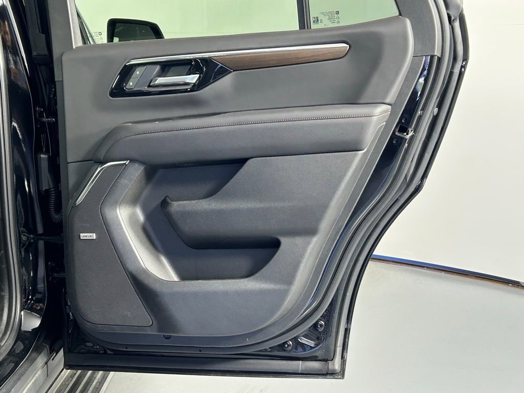 Used 2025 Chevrolet Tahoe High Country image 12