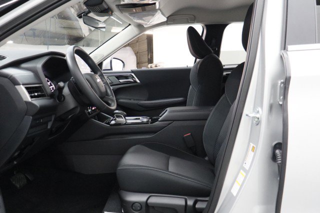 New 2026 Mitsubishi Outlander ES AWD/4WD image 6