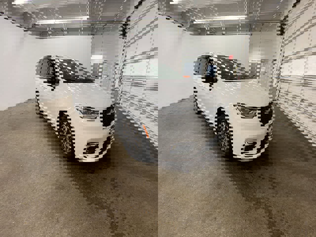 Used 2024 Chrysler Pacifica Select image 8