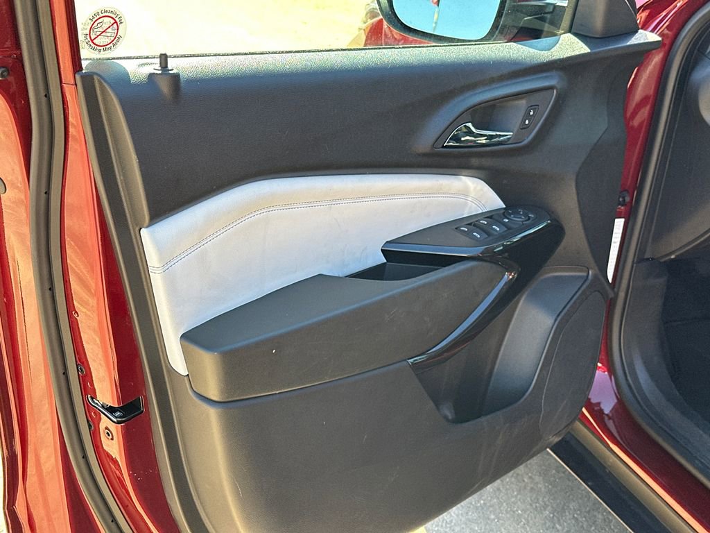 Used 2025 Chevrolet Trax LT w/ LT Convenience Package image 10