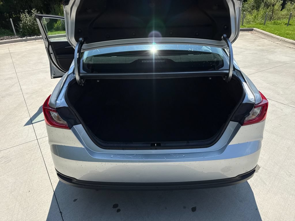 Used 2025 Toyota Camry LE FWD image 33