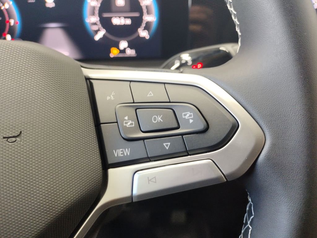 New 2025 Volkswagen Tiguan SE image 24