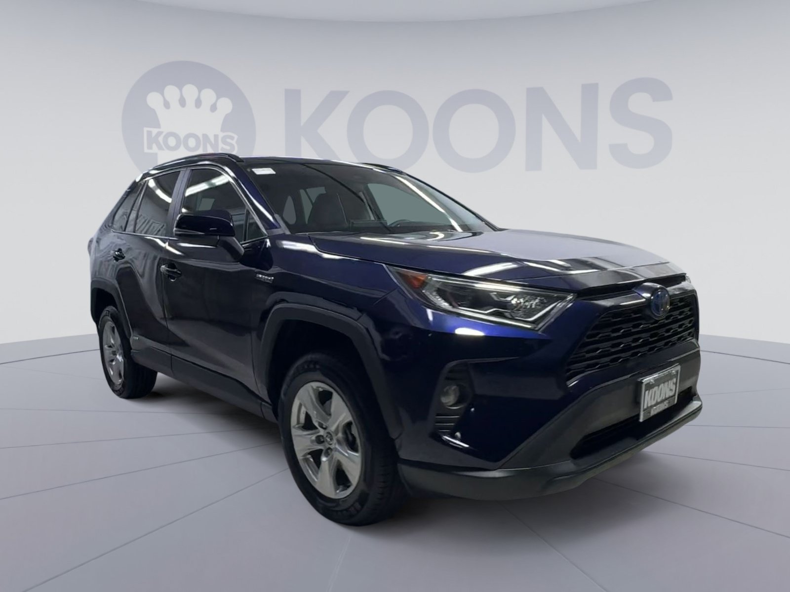 Used 2020 Toyota RAV4 XLE w/ Carpet Mat Package AWD/4WD image 2