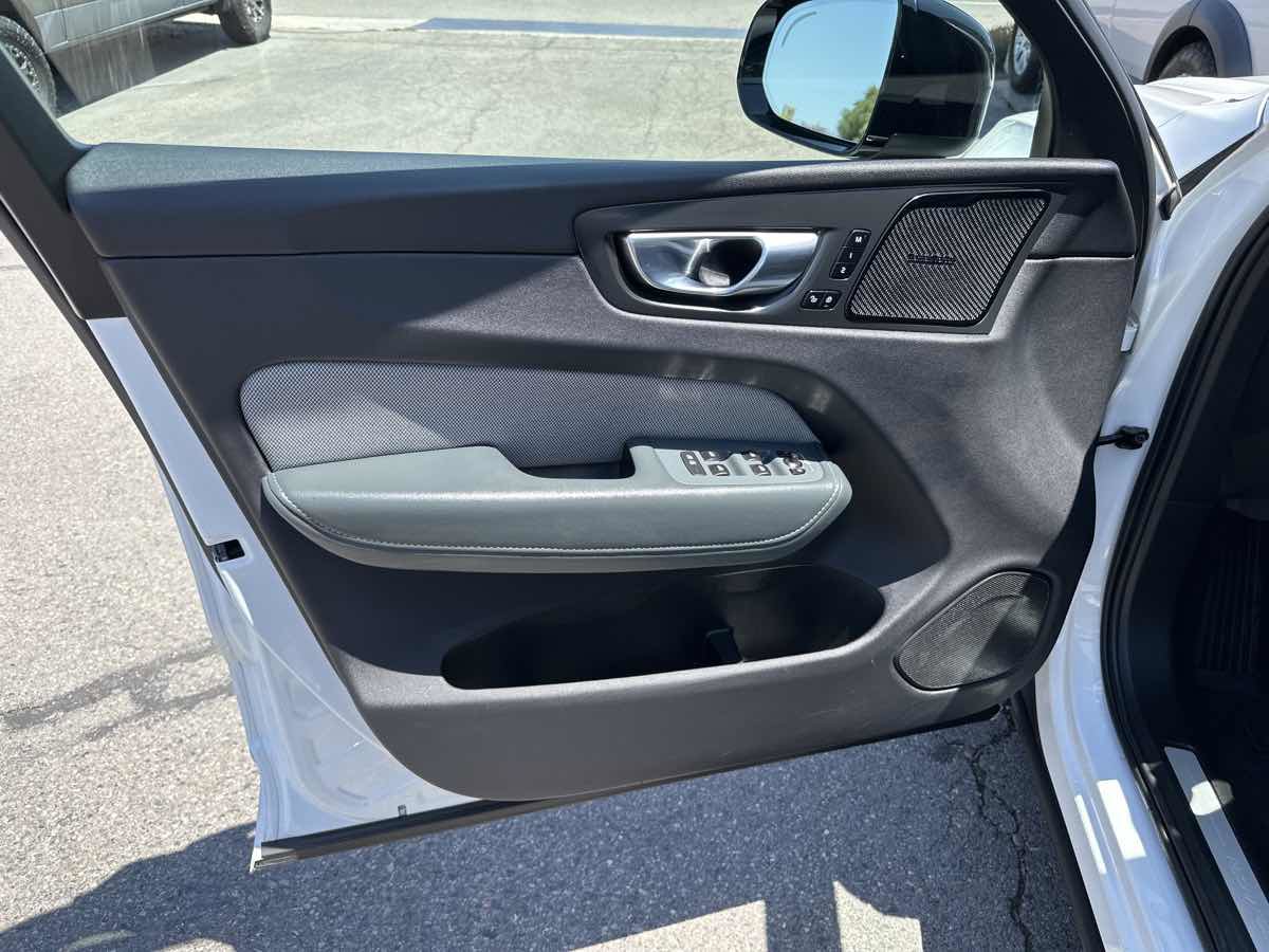 Used 2022 Volvo XC60 T8 R-Design w/ Advanced Package image 10