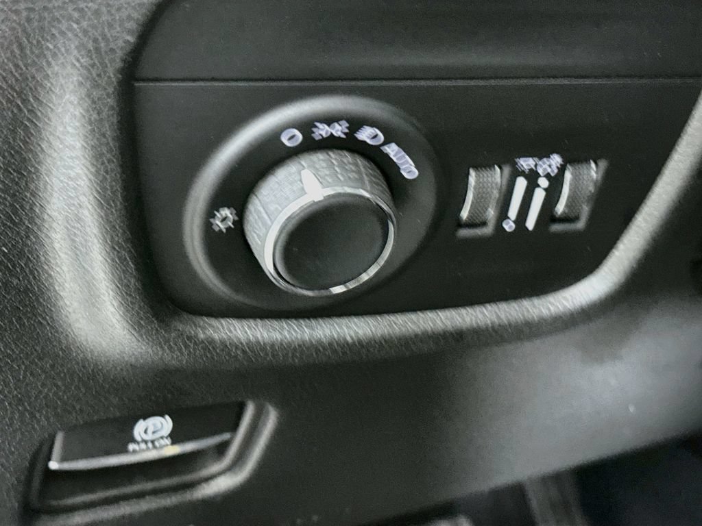 Used 2023 Jeep Grand Cherokee Altitude AWD/4WD image 19