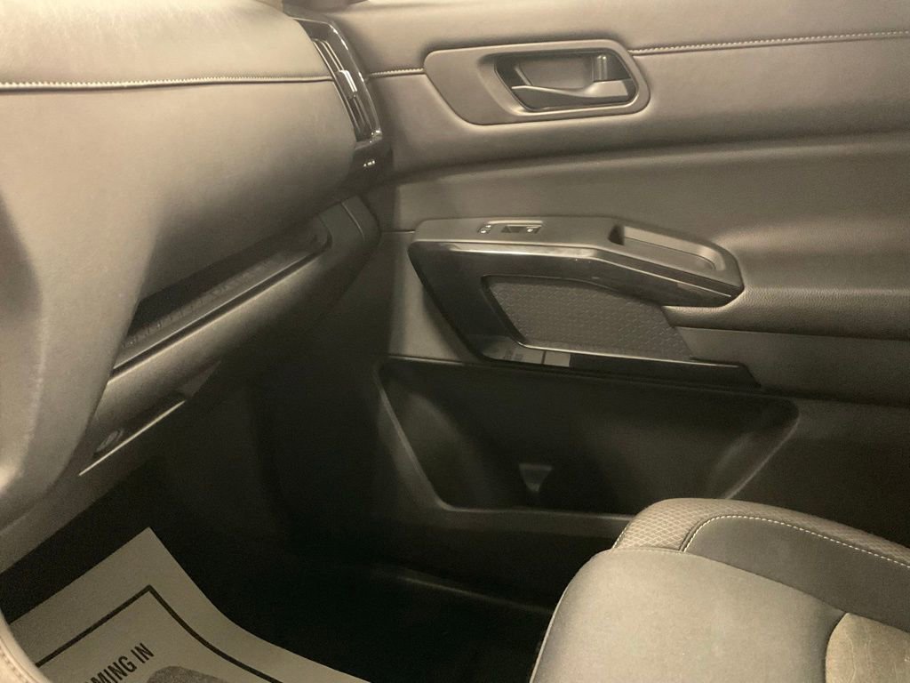 Used 2024 Nissan Pathfinder SV image 25