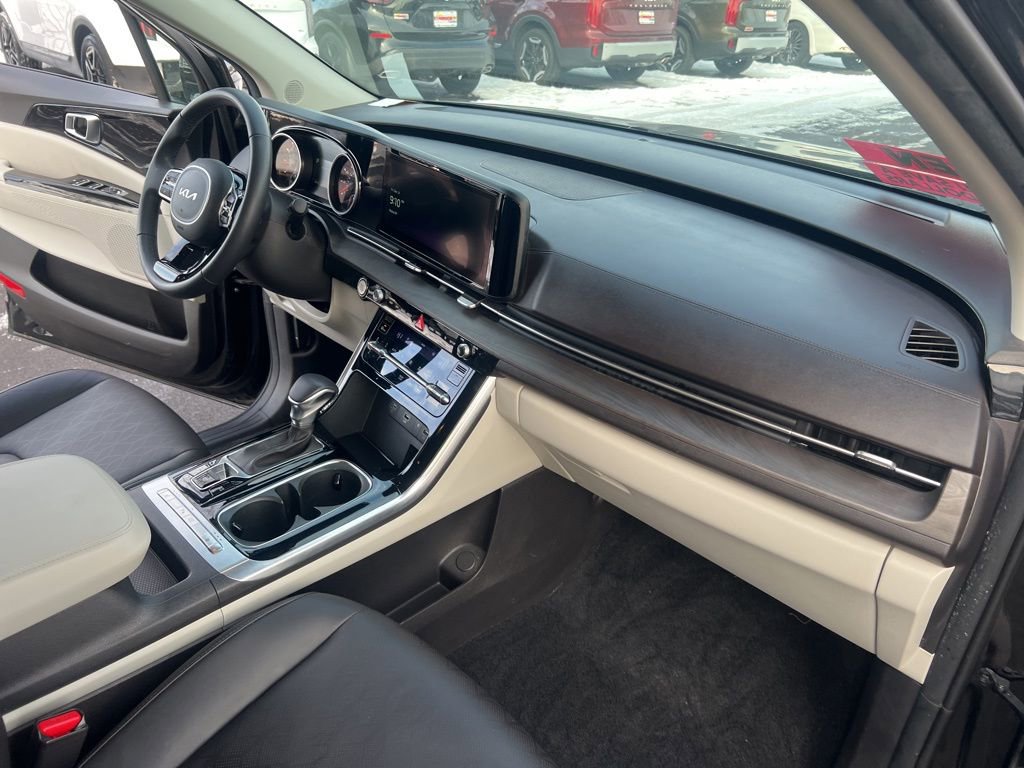 Certified 2023 Kia Carnival EX image 20