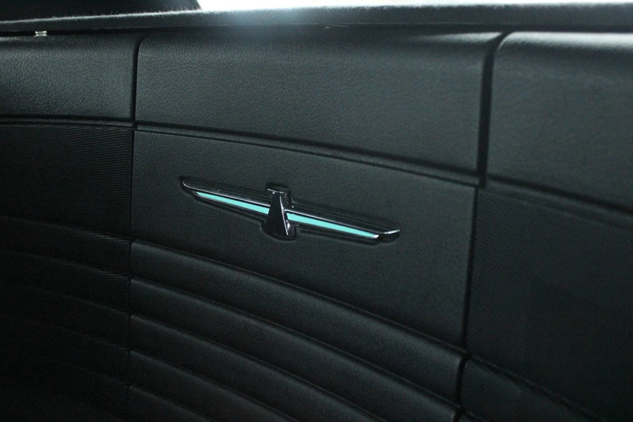 Used 2004 Ford Thunderbird image 18