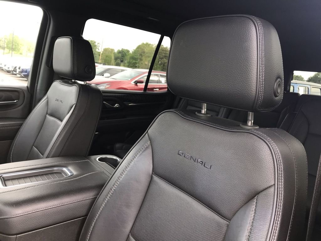 Used 2023 GMC Yukon Denali AWD/4WD image 11