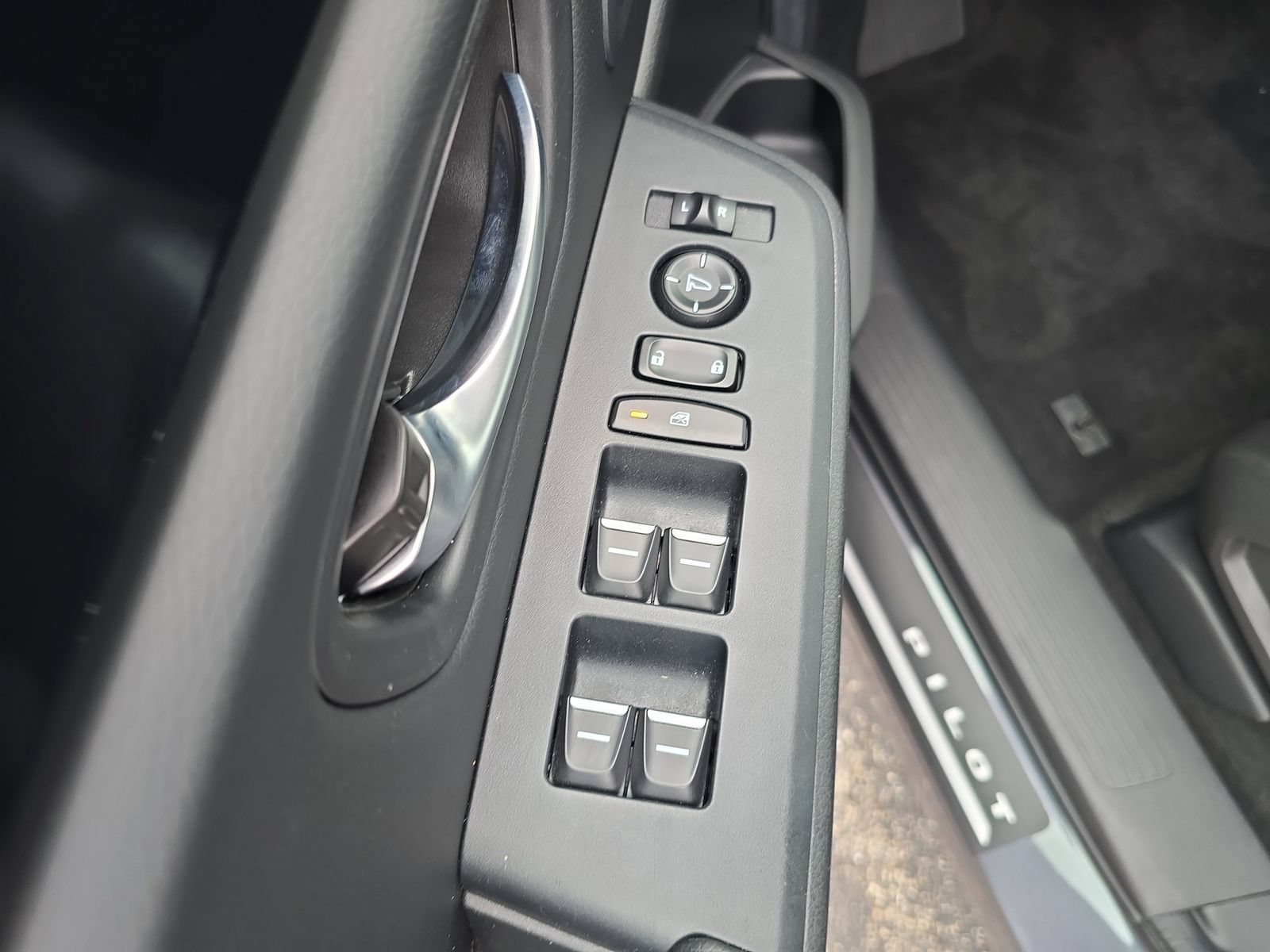 Certified 2025 Honda Pilot EX-L image 13