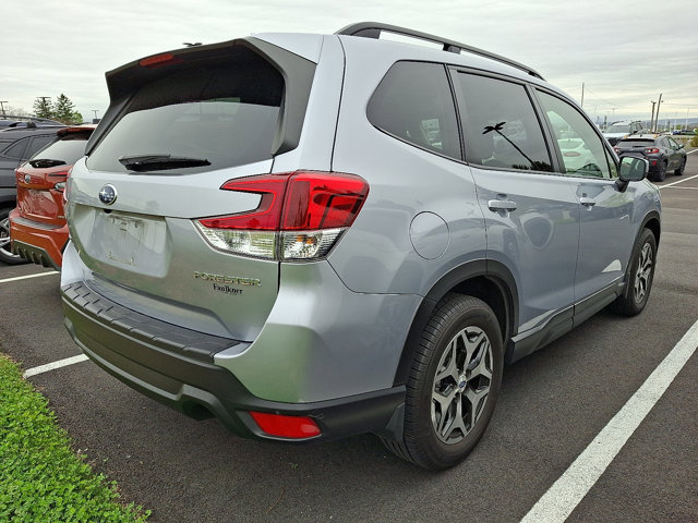 Used 2021 Subaru Forester Premium AWD/4WD image 6
