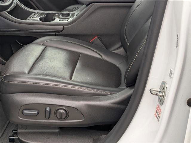 Used 2023 GMC Acadia SLT image 16