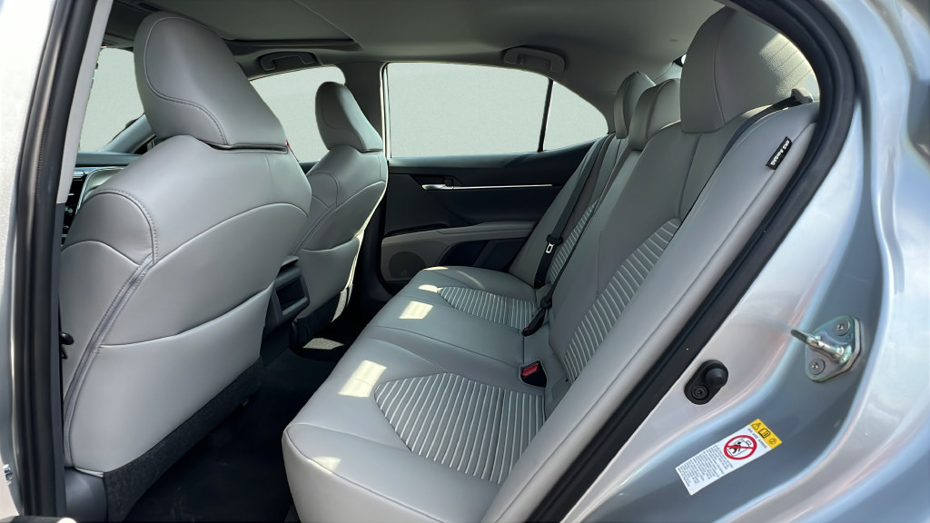 Used 2019 Toyota Camry SE w/ Convenience Package FWD image 10