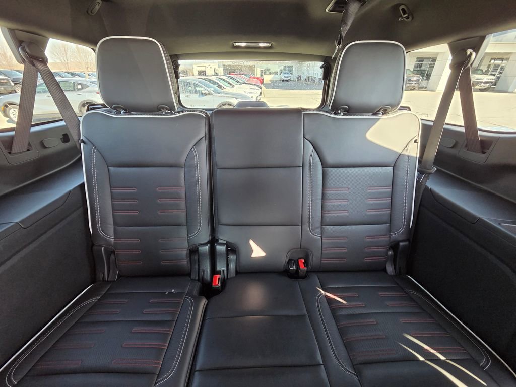 Used 2025 GMC Yukon XL AT4 Ultimate image 25