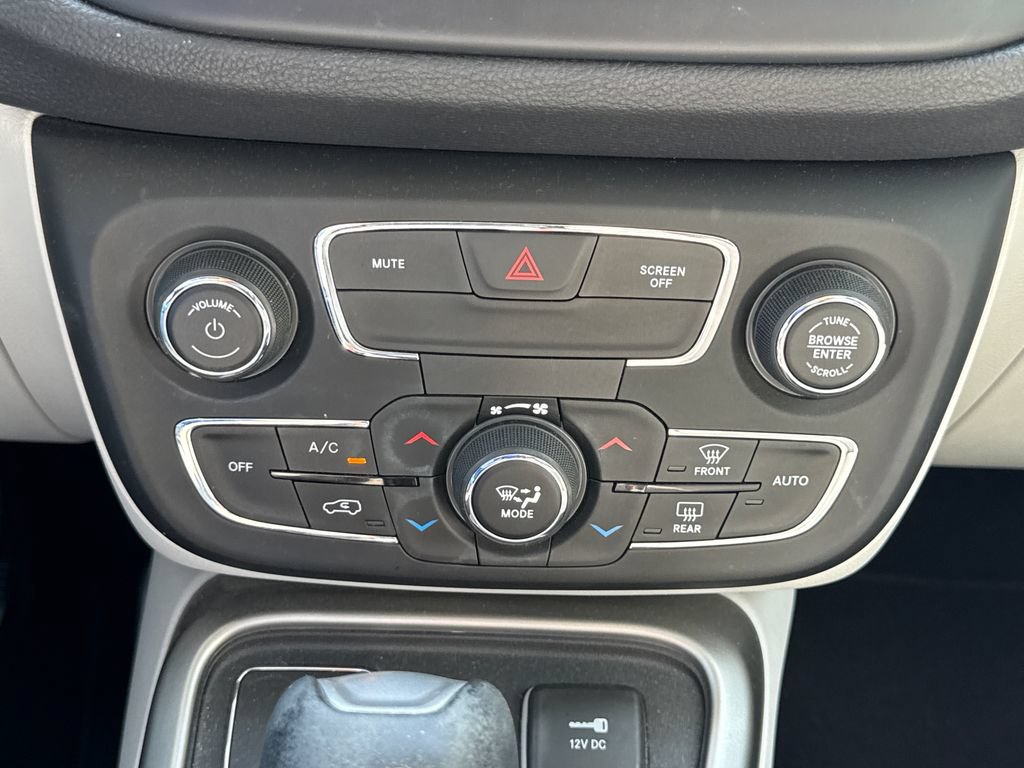 Used 2020 Jeep Compass Latitude w/ Popular Equipment Group FWD image 24