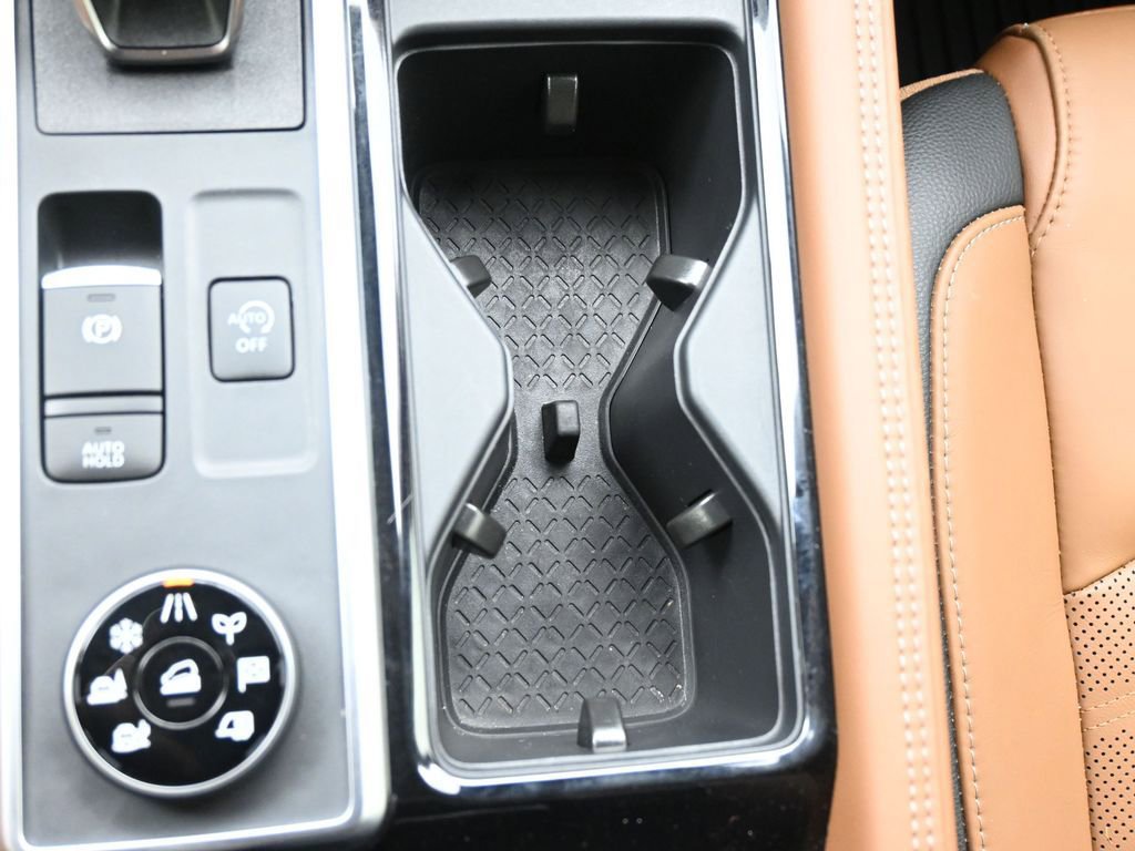 Used 2024 Nissan Pathfinder Platinum image 19