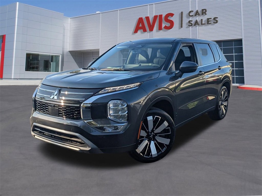 Used 2025 Mitsubishi Outlander SE