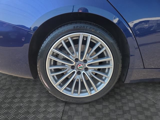 Used 2017 Alfa Romeo Giulia Ti w/ TI Lusso Package RWD image 35